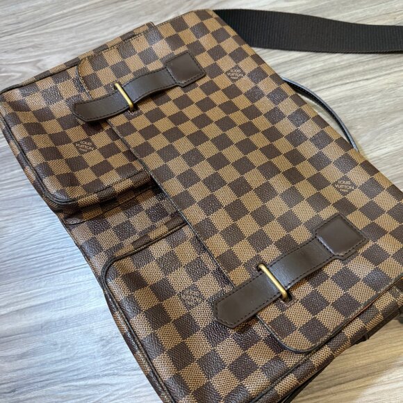 Louis Vuitton Brown and Red Messenger Bag with Iconic Design - Picture 4 of 14